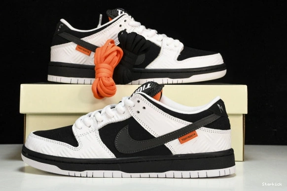  x Dunk Low SB FD2629-100 Nike Tightbooth 0724